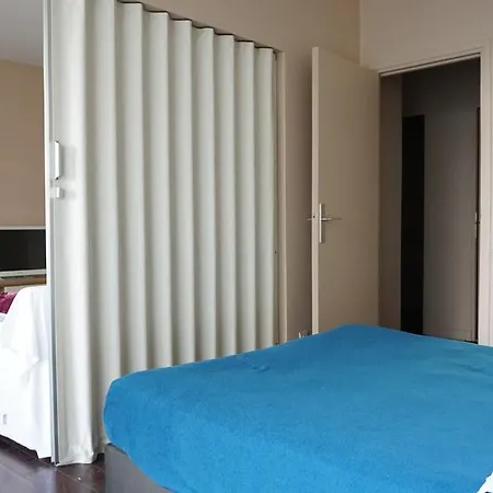 Rue De Berri #2 - 8 Apartment
