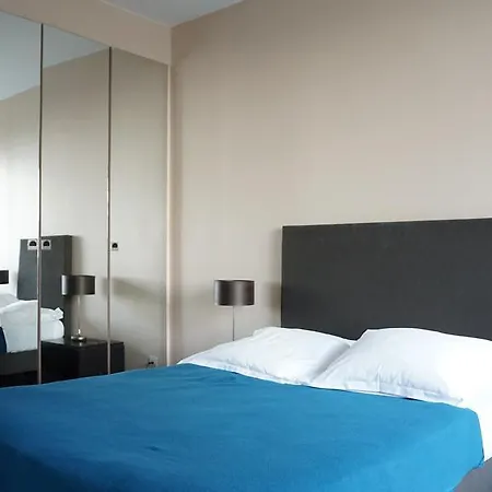 Rue De Berri #2 - 8 Apartment