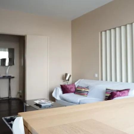 Rue De Berri #2 - 8 Apartment *